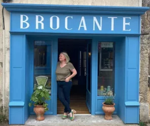 Brocante Quand Marie-Madeleine chine