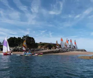 Base nautique de l'Ecole Française de Voile Nautisme en Pays Blanc