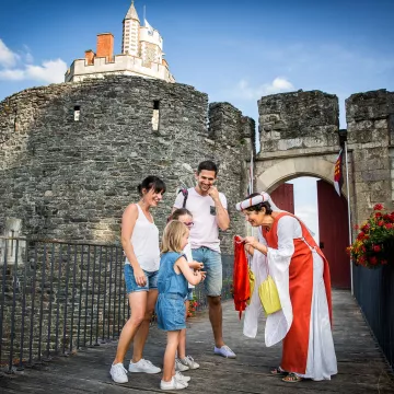 Die  Schlösser laden ein, sich mit der Geschichte zu vergnügen