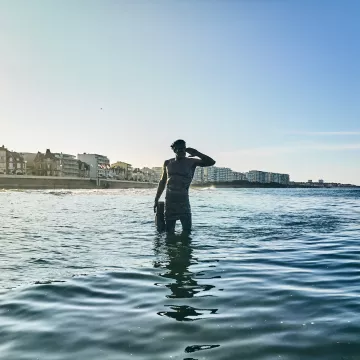 In Les Sables-d'Olonne lassen Sie sich von der Welle tragen 