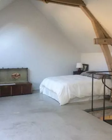 Chambre dans un atelier