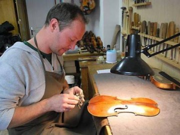 LUTHIER