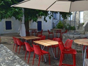Crêperie, Restaurant, Glacier Sous le Mûrier aux Chaises Rouges