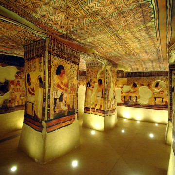 Betreten Sie die ägyptischen Gräber des Museums ‚Tessé’!